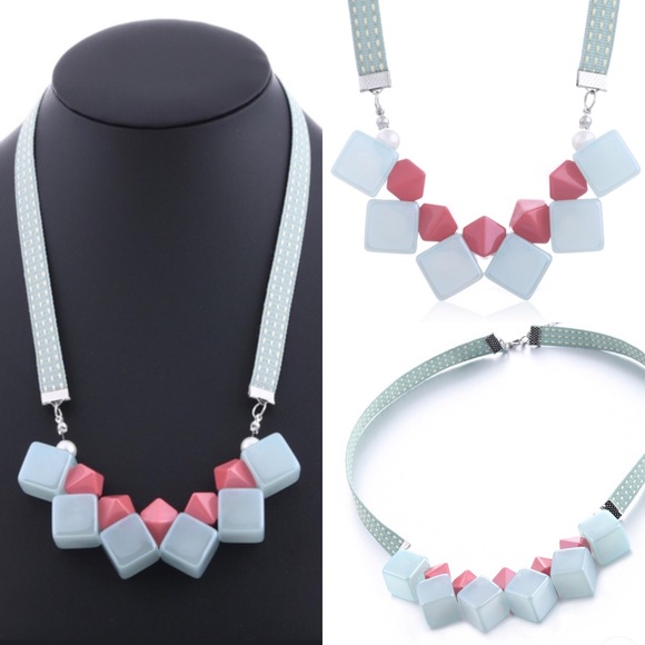 Necklace jewelry - Picture 1 of 1